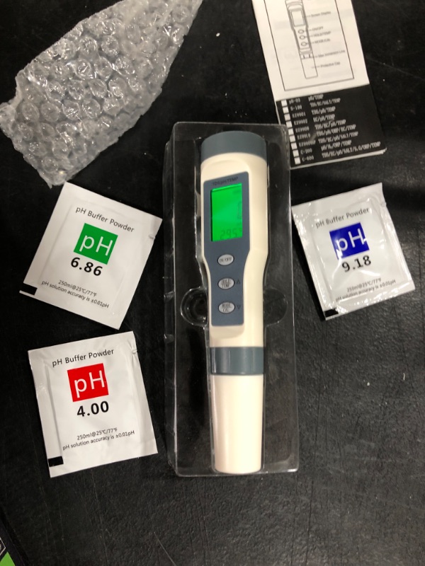 Photo 2 of Digital Salinity Tester for Salt Water - Waterproof IP67 Salinity Meter with ATC Large Range 0-200ppt Saltwater Tester for Seawater, Aquariums, Marine Monitoring, and Koi Fish Pond by ORAPXI
