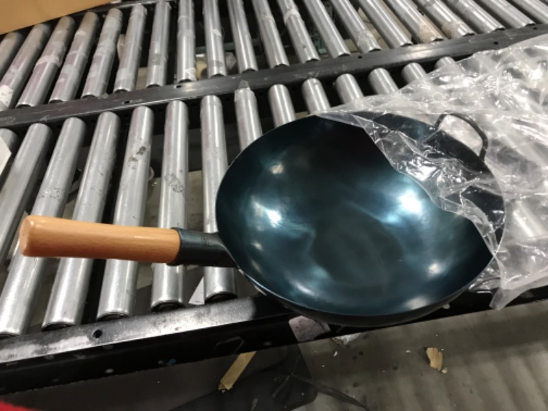 Photo 2 of 14-inch (36cm) Pre-Seasoned Blue Carbon Steel Wok with Round Bottom – UK
