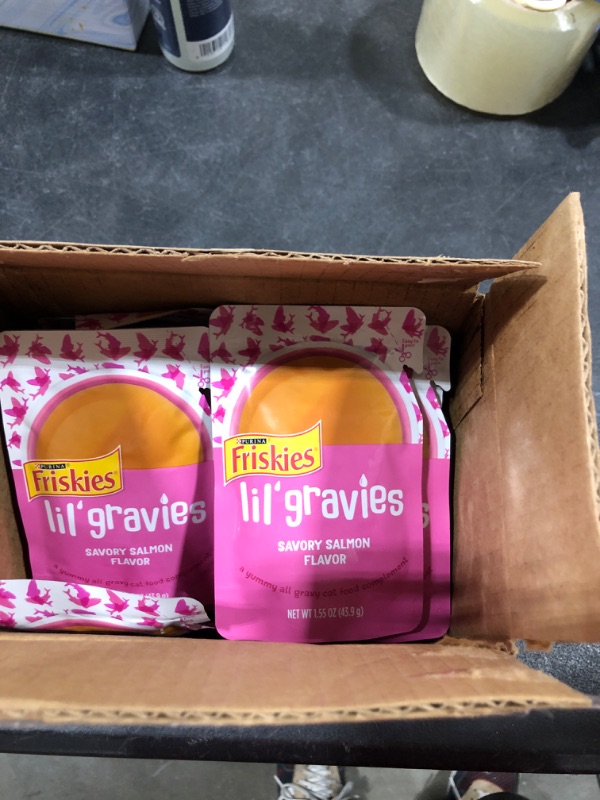 Photo 2 of Purina Friskies Lil' Gravies Savory Salmon Flavor Cat Food Complement - (16) 1.55 oz. Pouches Salmon 1.55 Ounce (Pack of 16)