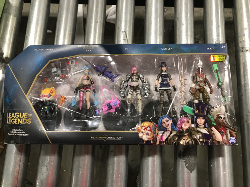 Photo 2 of Dual Cities Pack w/ Exclusive Jinx, Heimerdinger, Vi, Caitlyn, Ekko, 4-Inch Figures, Ages 12 and Up