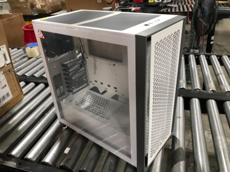 Photo 2 of Corsair 4000D Airflow White Steel / Plastic / Tempered Glass ATX Mid Tower Computer Case