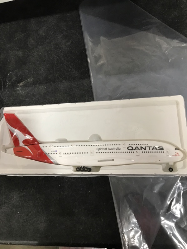 Photo 2 of DARON Sky Marks Qantas A380 1/200 New Livery with Gear, White