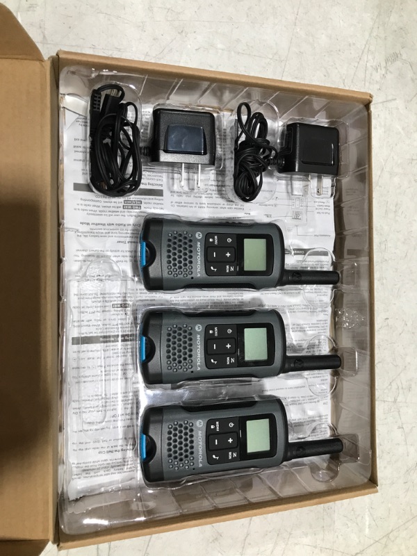 Photo 3 of Motorola T200TP Talkabout Radio, 3 Pack