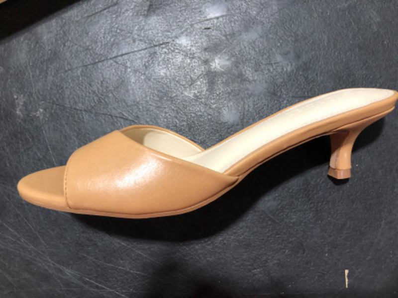 Photo 1 of COUTGO NUDE HEELS SIZE 8 2" HEEL 