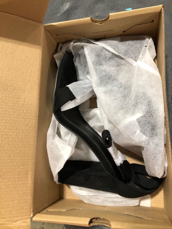 Photo 1 of BLACK HEELS SIZE 9 1/2 