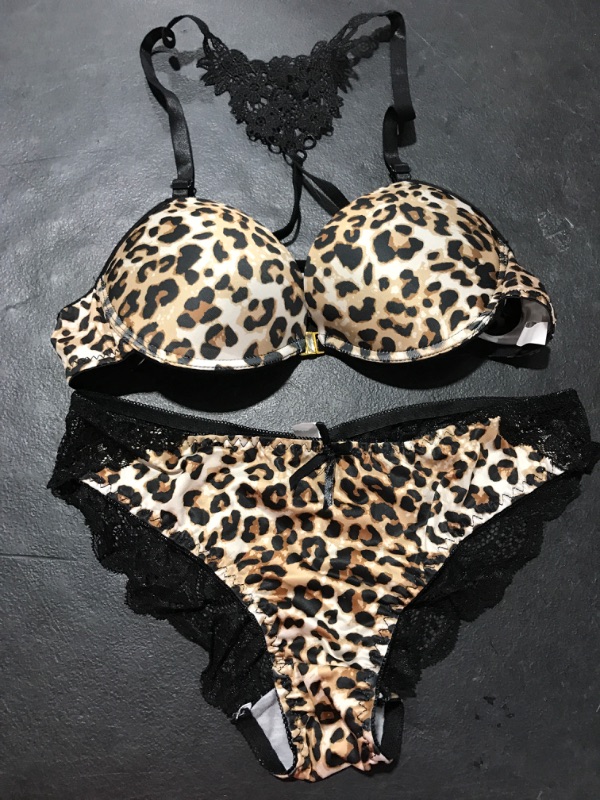 Photo 1 of [Size L] SweatyRocks Women's Floral Lace Scallop Underwire Lingerie Set Bra and Panty Small Animal Print