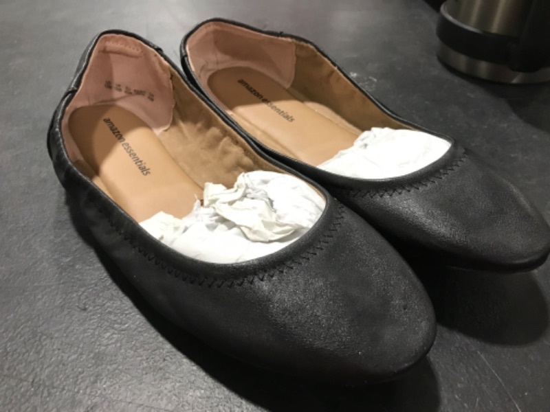 Photo 2 of [12 Wide ] Amazon Essentials Women's Belice Ballet Flat -Black, Faux Leather