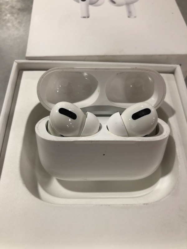 Photo 3 of Apple AirPods Pro (1st Generation)