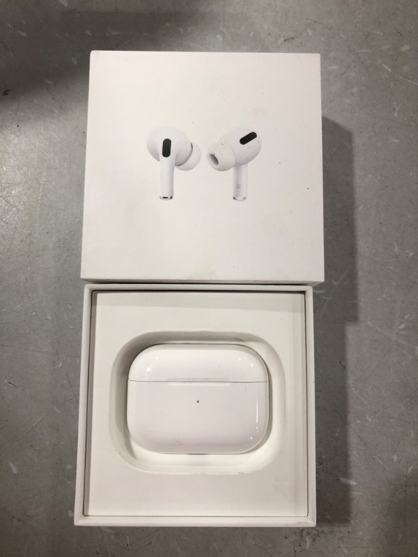 Photo 2 of Apple AirPods Pro (1st Generation)