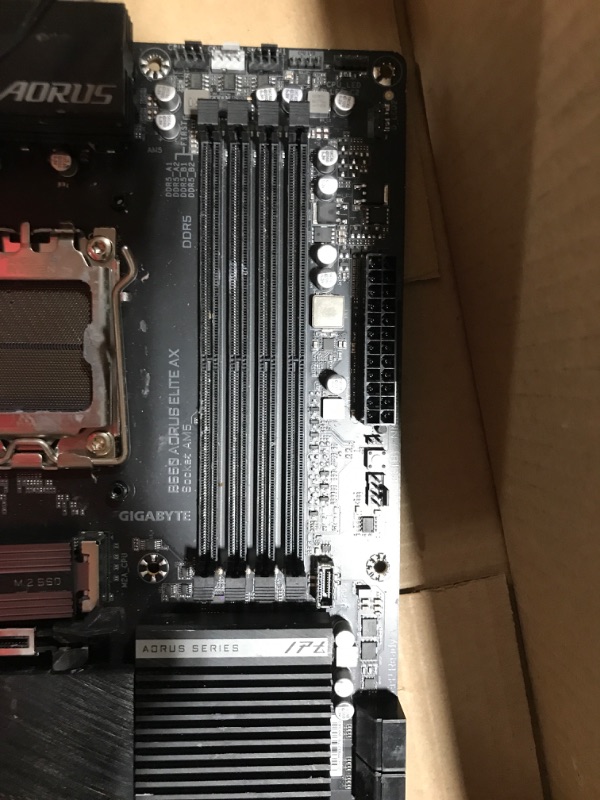 Photo 4 of GIGABYTE B650 AORUS ELITE AX AM5 LGA 1718 AMD B650 ATX Motherboard DDR5, M.2, PCIe 5.0, USB 3.2 Gen2X2 Type-C, WiFi 6E, 2.5GbE LAN, Q-Flash Plus, EZ-Latch
