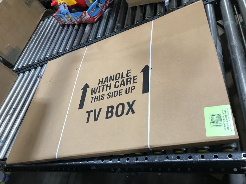 Photo 2 of uBoxes TV Moving Box Fits Up To 70" Adjustable Box TV Moving Box - 1 Pack