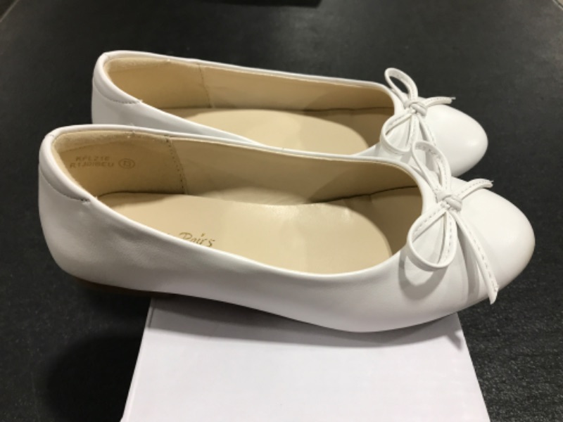 Photo 2 of DREAM PAIRS YOUTH GIRLS' SLIP-ON SHOES. WHITE. SIZE 13. PRIOR USE. 