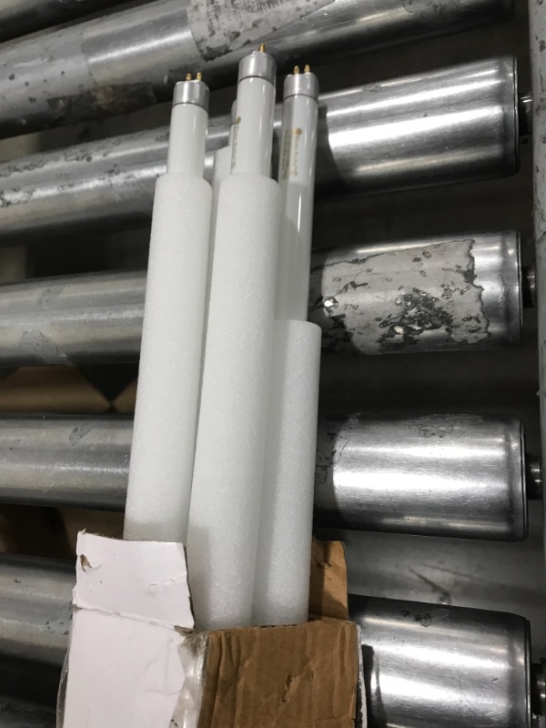 Photo 1 of 4 PCS FLUORESCENT WHITE TUBE 