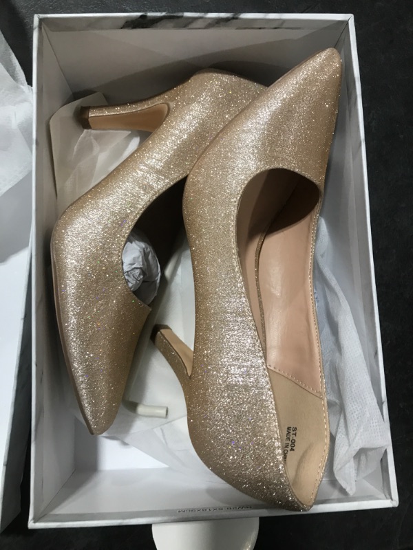 Photo 1 of Generic gold heels 6