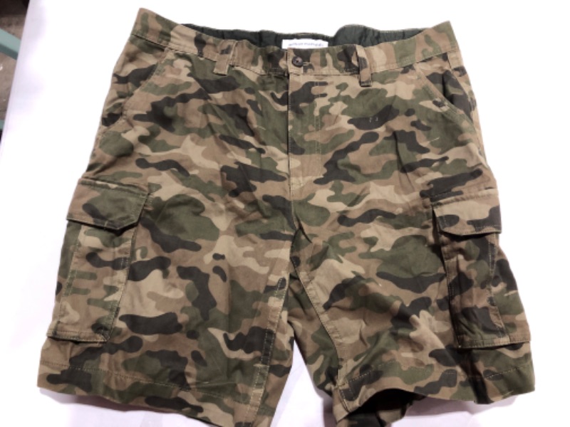 Photo 2 of Amazon Essentials Men's Classic-Fit Cargo Short (Available in Big & Tall)