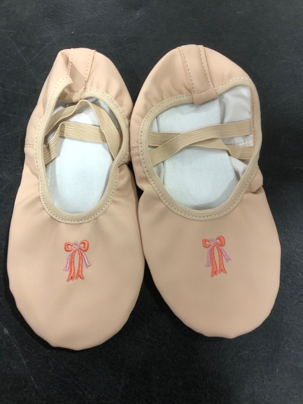 Photo 2 of MNSSRN-MM Soft-Soled Exercise Shoes, Children's Comfortable Lightweight Non-Slip Ballet Shoes, Gym Shoes, Lace-Free Embroidery Dance Shoes,Beige,38
7/8 YEARS OLD
