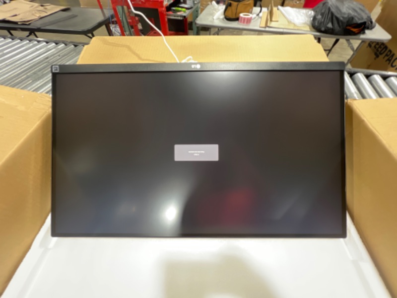 Photo 1 of LG 27UP650-W.AUS Monitor 27” UHD (3840 x 2160) IPS Display, VESA DisplayHDR 400, DCI-P3 95% Color Gamut, 3-Side Virtually Borderless Display, Height/Pivot/Tilt Adjustable Stand – Silver