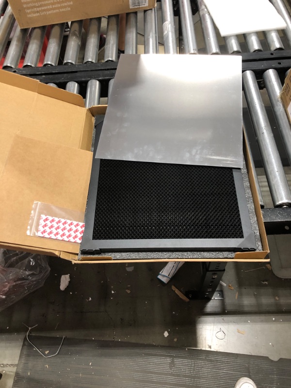 Photo 2 of 430 * 400mm Honeycomb Laser Bed Honeycomb Working Table Laser Honeycomb for CO2 or Laser Engraver Cutting Machine with Aluminum Plate with Engraving Materials With engraving materials 400*430mm