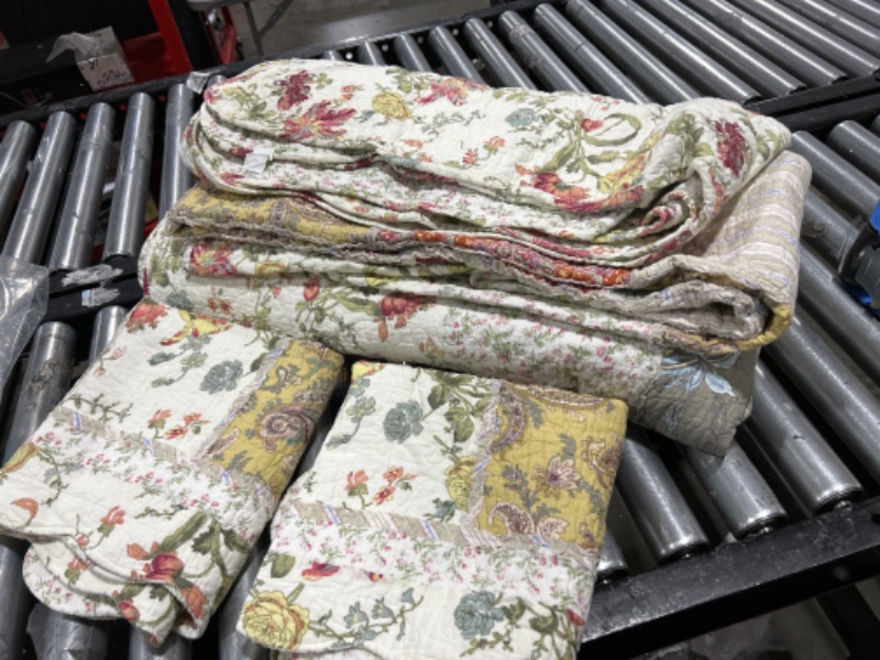 Photo 1 of 3 PIECE -COMFORTER SET- FLORAL
SIZE-QUEEN