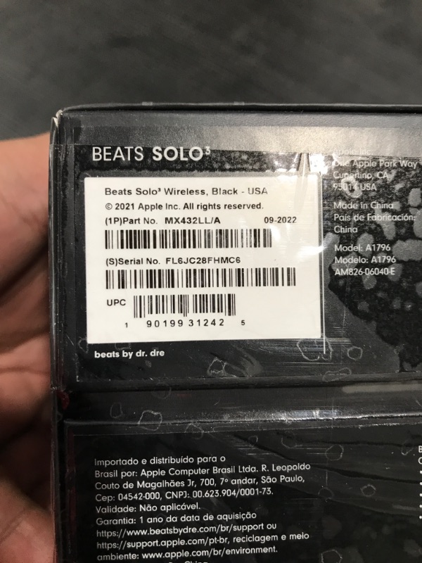 Photo 8 of Beats Solo³ Bluetooth Wireless On-Ear Headphones

