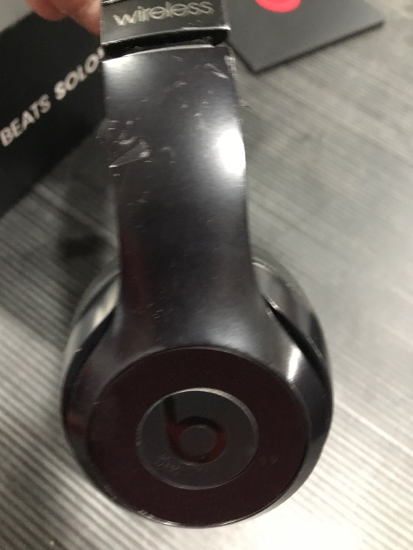 Photo 6 of Beats Solo³ Bluetooth Wireless On-Ear Headphones

