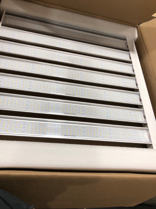 Photo 2 of 2022 New SONLIPO SPF4000 LED Grow Light 400W 5x5ft Coverage, Use 1323pcs Samsung Diodes Sunlike Full Spectrum Veg Bloom Switch Growing Lamps for Indoor Plants Seeding Flower Led Plant Light Fixture