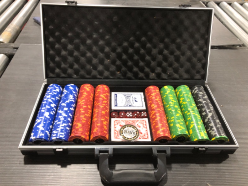 Photo 2 of Comie Clay Poker Chips,400PCS 14 Gram Poker Chip Set with Deluxe Travel Case, Numbered Chips,Poker Set for Texas Holdem Blackjack Gambling