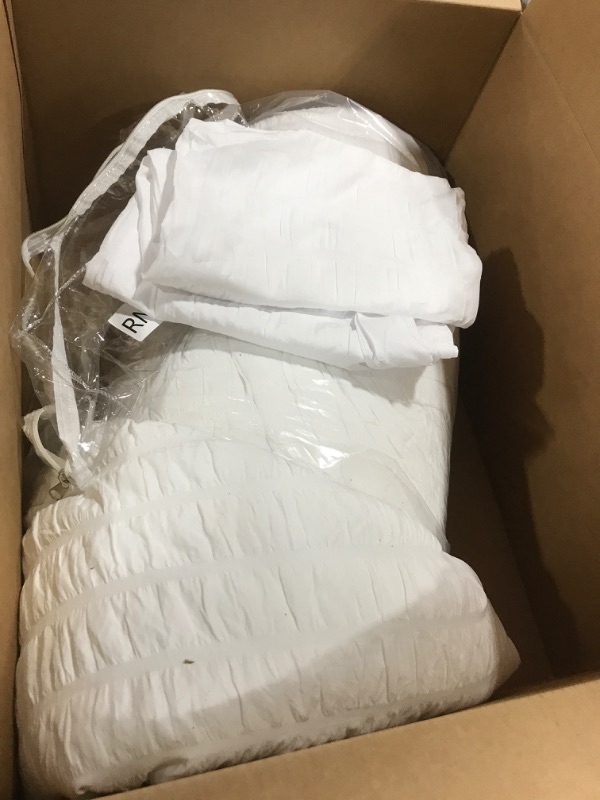 Photo 2 of YOZEN White Queen Seersucker Comforter Set (90x90 inch), 3 Pieces Textured Comforter with 2 Pillowcases, Soft Lightweight Microfiber Down Alternative Bedding Set for All Season Pure White Queen (90"x90")