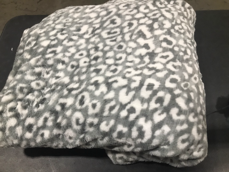 Photo 1 of 90" x 92" Queen Sherpa Animal Print, SO SOFT blanket- reversible