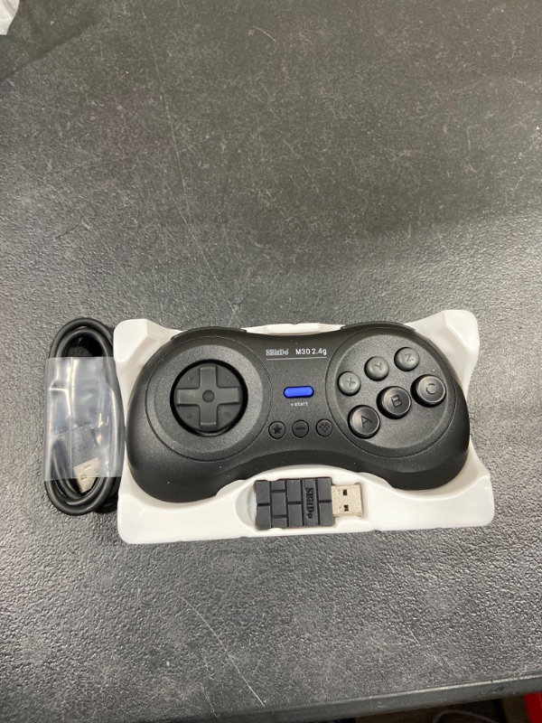 Photo 2 of 8Bitdo M30 2.4G Wireless Gamepad for Sega Genesis Mini and Mega Drive Mini - Sega Genesis