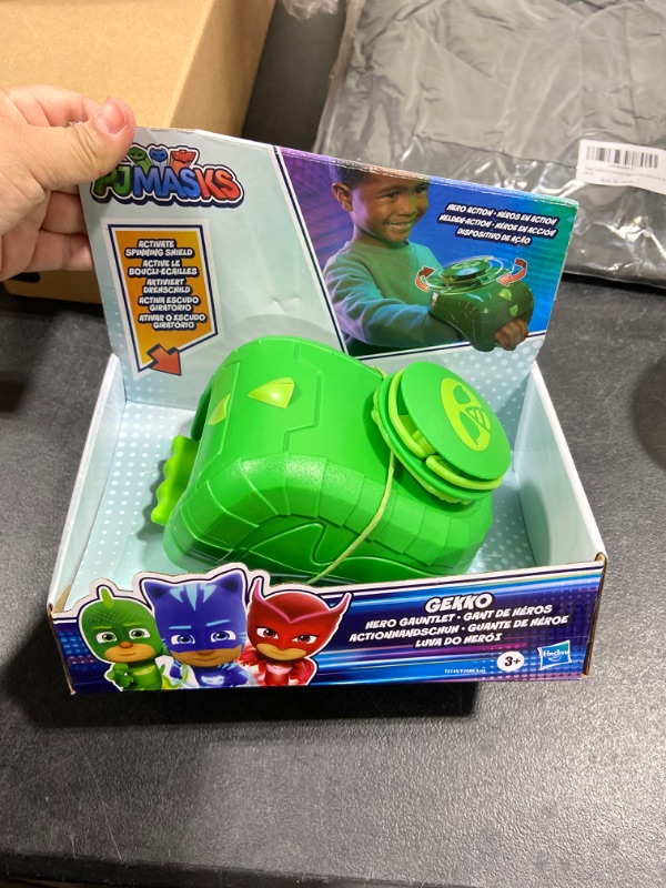 Photo 2 of Hasbro PJ Masks Gekko Hero Gauntlet Preschool Toy, Gekko Costume and Dress-Up Toy with Spinning Gekko Shield for Kids Ages 3 and Up , Green