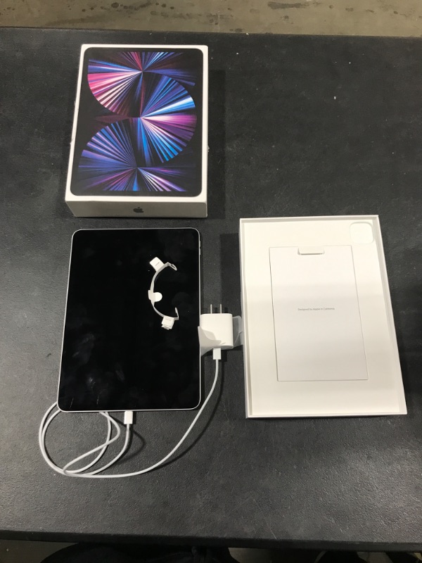 Photo 2 of Apple iPad Pro 11-inch Wi-Fi Only (2021, 3rd Generation) - 512gb

