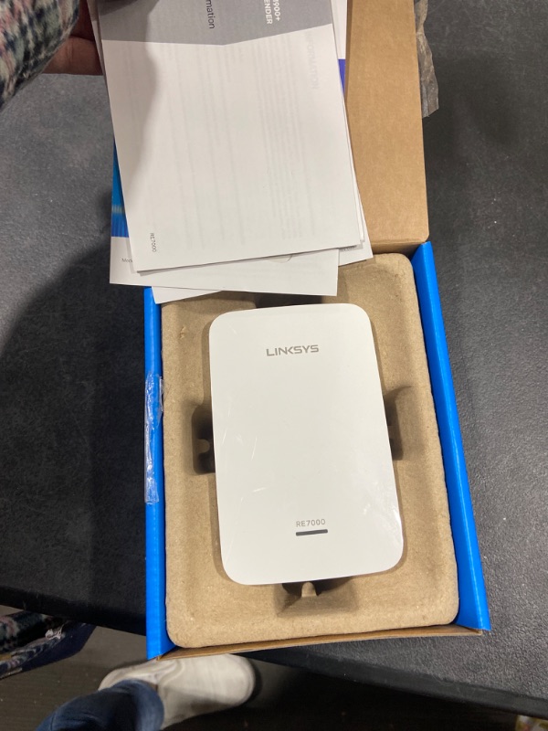 Photo 2 of Linksys WiFi Extender, WiFi 5 Range Booster, Dual-Band Booster, 2,500 Sq. ft Coverage, Speeds up to (AC1900) 1.9Gbps - RE7000 Wifi 5 RE7000 - 2,500 Sq. ft - 1.9 Gbps