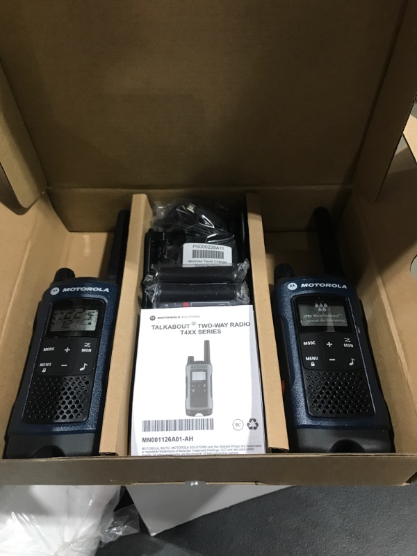 Photo 3 of MOTOROLA SOLUTIONS Talkabout T460 Rechargeable Two-Way Radio Pair (Dark Blue)
