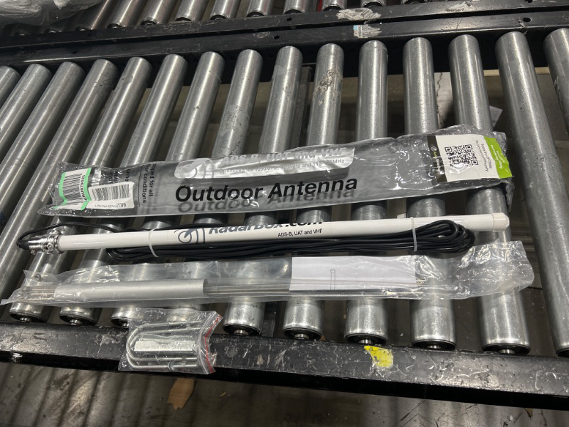 Photo 2 of AirNav RadarBox ADS-B 1090 MHz, UAT 978 MHz and VHF Airband Outdoor Antenna with SMA Connector
