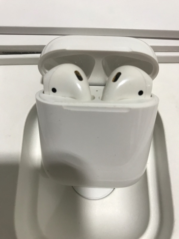 Photo 5 of Apple AirPods (2nd Generation) with Charging Case

