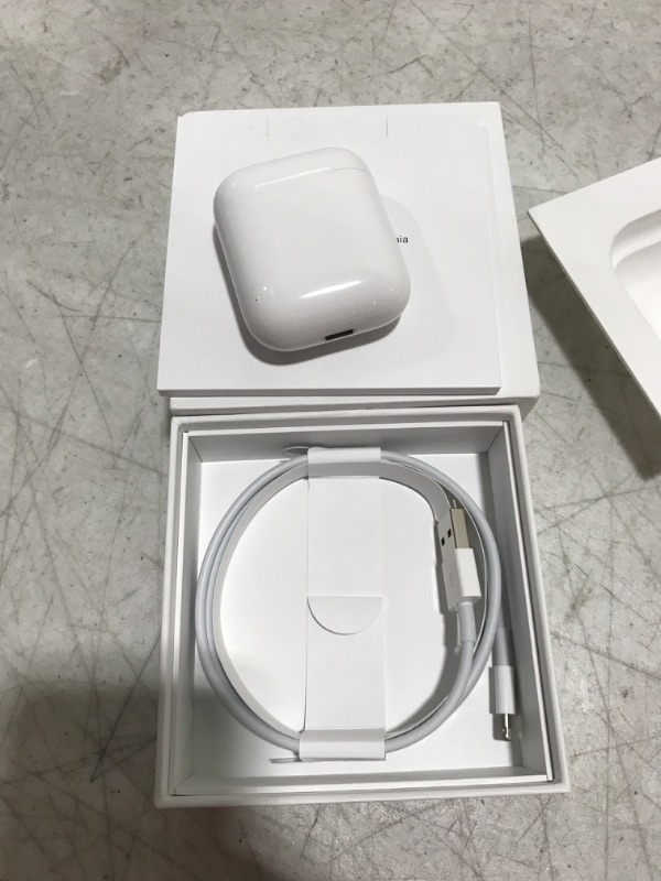 Photo 4 of Apple AirPods (2nd Generation) with Charging Case

