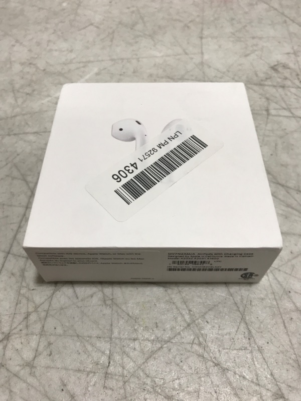Photo 2 of Apple AirPods (2nd Generation) with Charging Case **SOUND QUALITY NOT IDEAL** 

