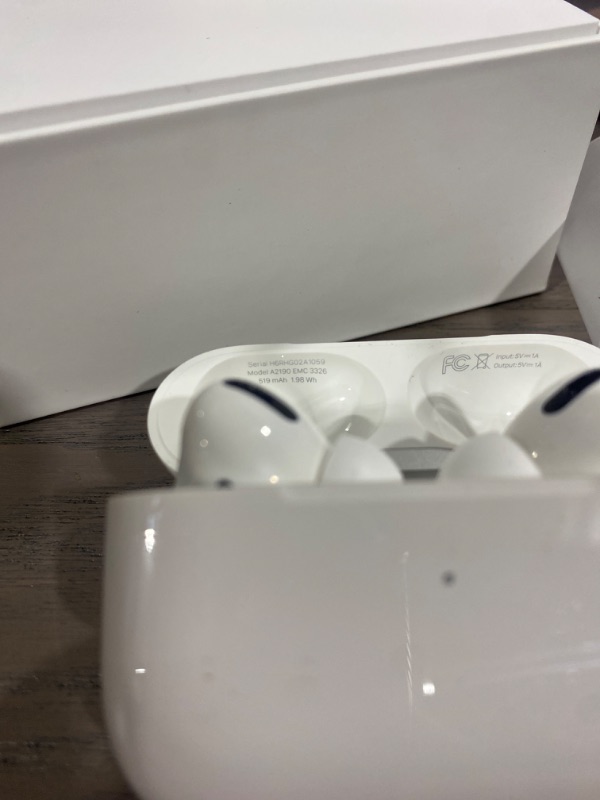 Photo 4 of Apple AirPods Pro