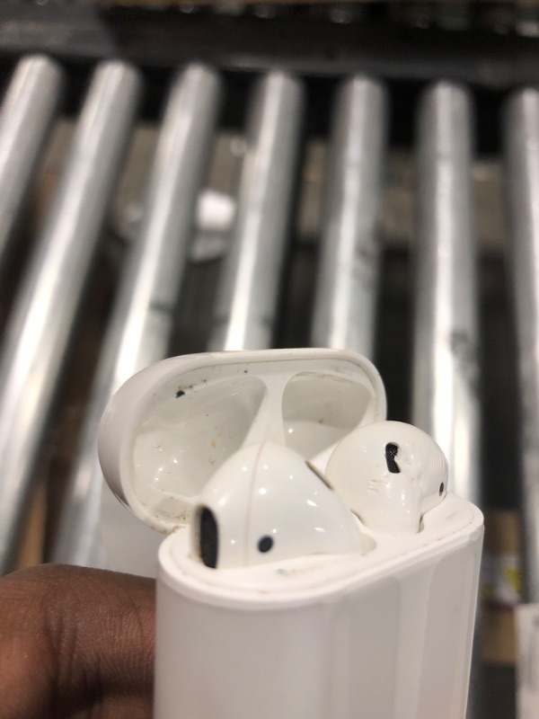 Photo 4 of Apple AirPods with Charging Case (Latest Model)