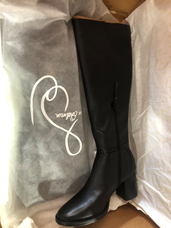 Photo 1 of WOMEN BOOTS SIZE UNKNOWN