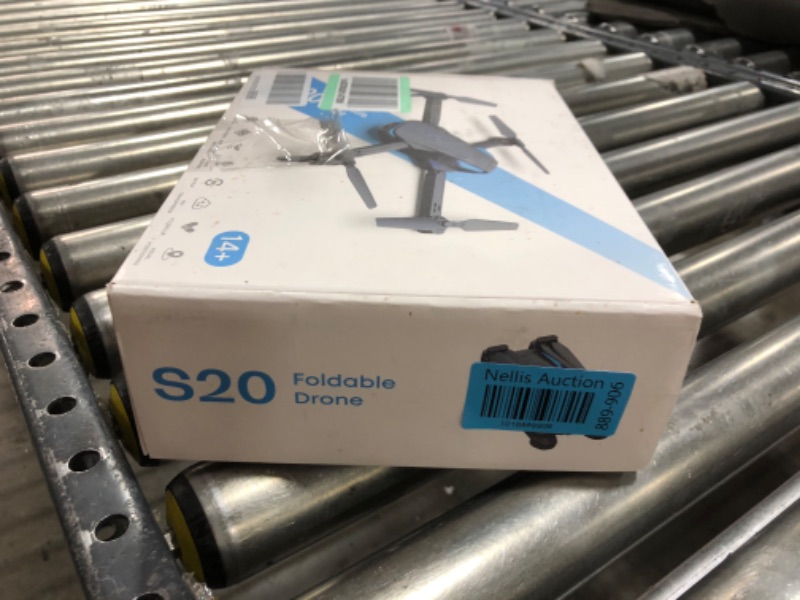 Photo 3 of S20 Foldable Drone w remote and carry case