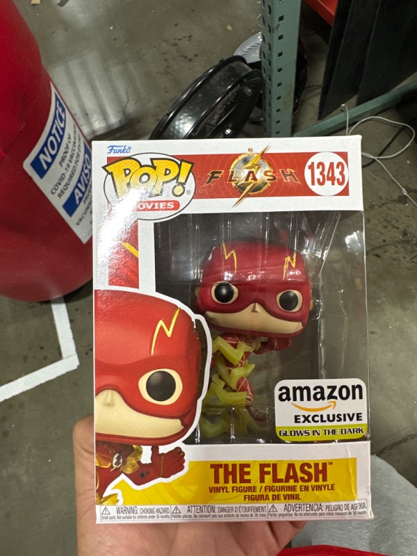 Photo 2 of Funko Pop! Movies: DC - The Flash, The Flash Glow in The Dark, Amazon Exclusive TOY - The Flash