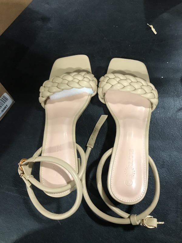 Photo 1 of 7 1/2 sandal heel