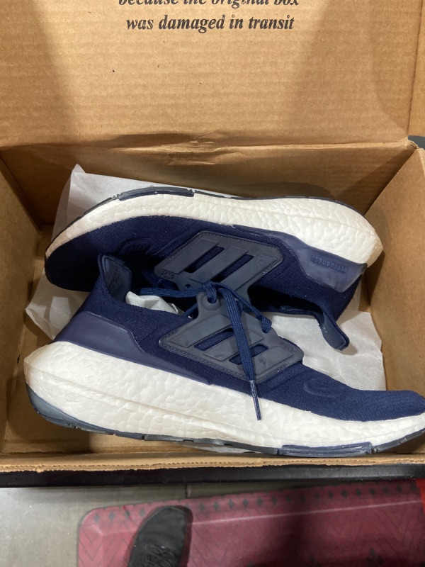 Photo 2 of adidas Women's Ultraboost 22 Running Shoe 8 Collegiate Navy/Collegiate Navy/Black
SIZE 8 