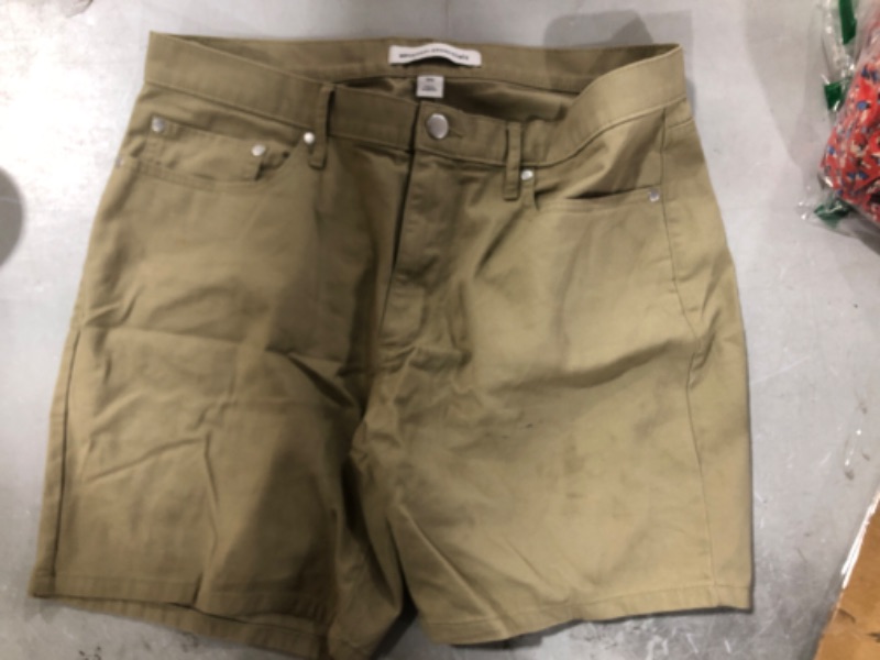 Photo 1 of Amazon Essentials Shorts Size 34W