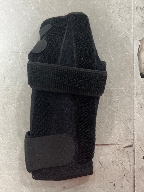 Photo 2 of 
Metacarpal Finger Splint Hand Brace