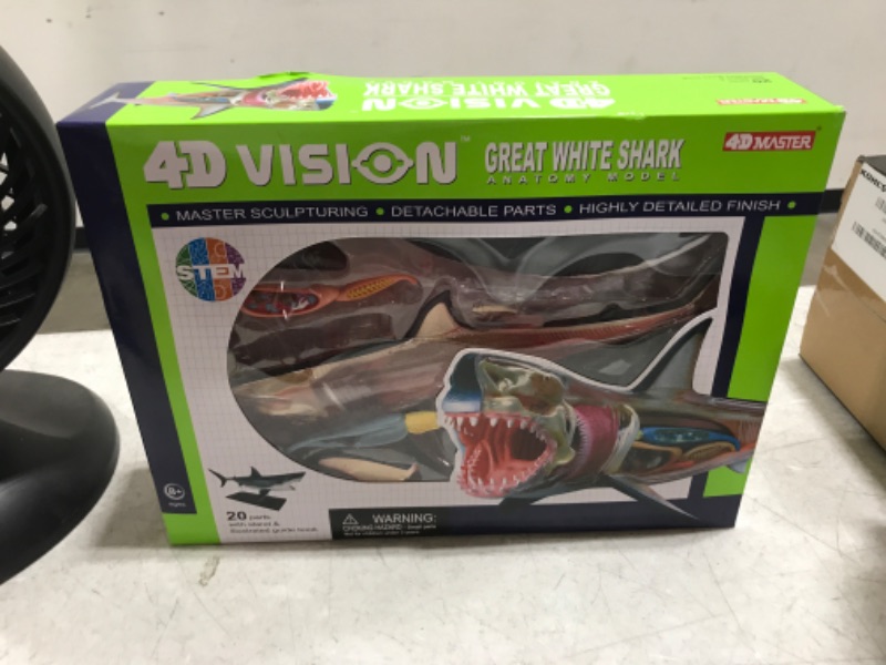 Photo 2 of 4D Vision Great White Shark - Puzzles for Ages 8 to 12 - Fat Brain Toys
