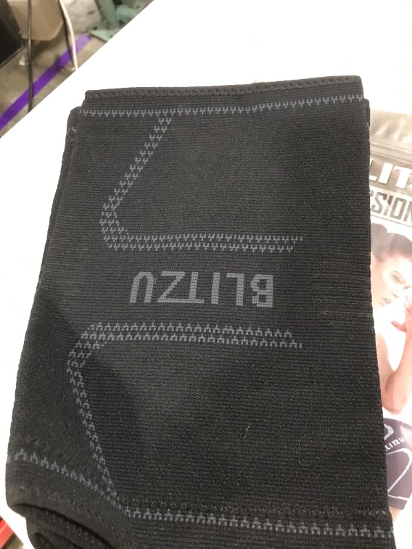 Photo 2 of Blitzu Knee Compression Sleeves Size XL