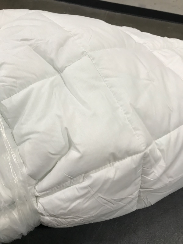 Photo 1 of 1White Comforter 
